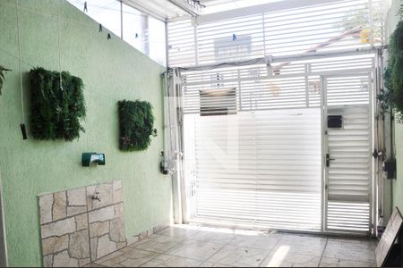 Garagem de casa para alugar com 2 quartos, 96m² em Jardim Mangalot, São Paulo