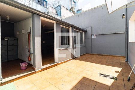 Quintal de casa à venda com 4 quartos, 170m² em Vila Liviero, São Paulo