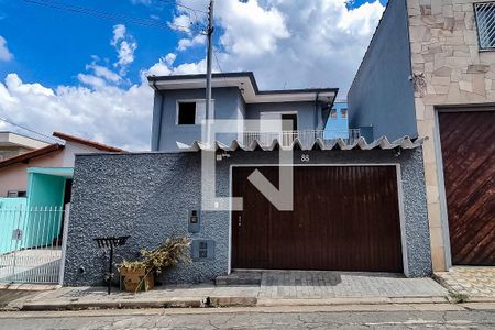 Fachada de casa à venda com 4 quartos, 170m² em Vila Liviero, São Paulo
