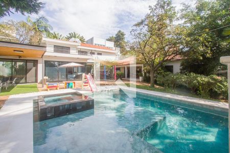 Casa à venda com 8 quartos, 1200m² em Chácara Monte Alegre, São Paulo