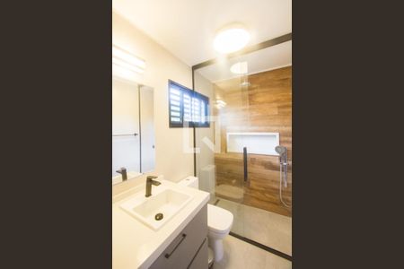 Banheiro Suíte 1 de casa à venda com 8 quartos, 1200m² em Chácara Monte Alegre, São Paulo