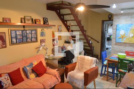 Sala de casa de condomínio à venda com 2 quartos, 69m² em Pechincha, Rio de Janeiro