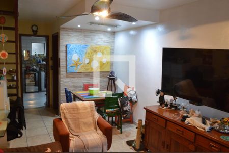 Sala de casa de condomínio à venda com 2 quartos, 69m² em Pechincha, Rio de Janeiro