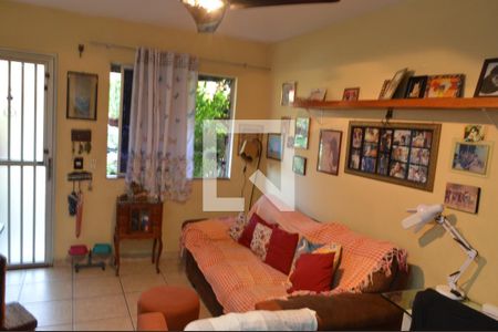 Sala de casa de condomínio à venda com 2 quartos, 69m² em Pechincha, Rio de Janeiro