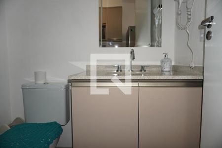 Banheiro de kitnet/studio à venda com 1 quarto, 30m² em Pinheiros, São Paulo