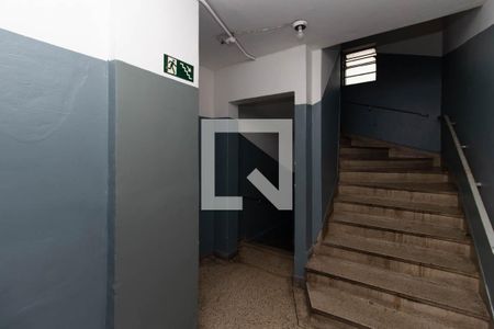 Escadas de apartamento para alugar com 2 quartos, 70m² em Vila Medeiros, São Paulo