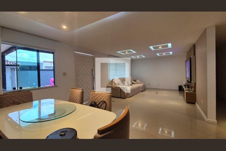 Sala de casa de condomínio à venda com 4 quartos, 504m² em Vargem Grande, Rio de Janeiro