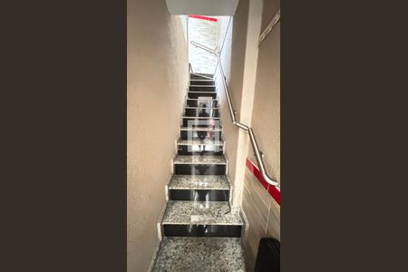Escada de casa à venda com 4 quartos, 214m² em Vila Curuçá, Santo André