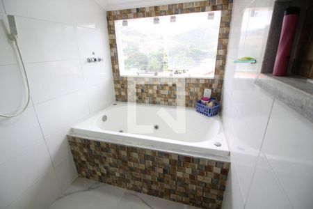 Banheiro da Suíte de casa de condomínio à venda com 4 quartos, 250m² em Taquara, Rio de Janeiro