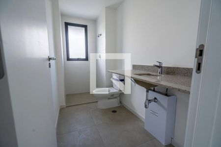 Banheiro Suíte 3 de apartamento para alugar com 3 quartos, 124m² em Alphaville Industrial, Barueri