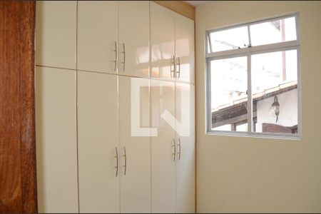 Quarto 1 de apartamento à venda com 2 quartos, 60m² em Sagrada Família, Belo Horizonte