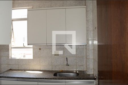 Cozinha de apartamento à venda com 2 quartos, 60m² em Sagrada Família, Belo Horizonte