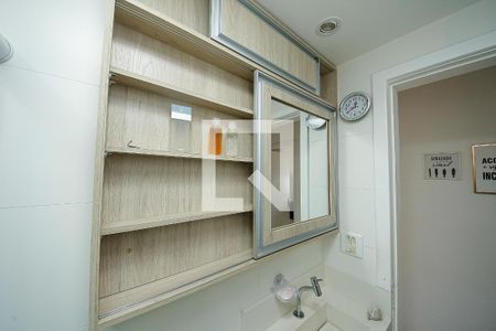 Banheiro de apartamento à venda com 3 quartos, 75m² em Vila Alpina, São Paulo