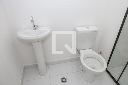 Banheiro da Suíte de apartamento para alugar com 1 quarto, 27m² em Parque Industrial Tomas Edson, São Paulo