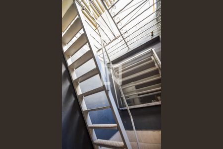Escada de acesso interno ao terraço de casa de condomínio à venda com 3 quartos, 70m² em Méier, Rio de Janeiro