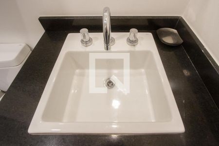 Banheiro de kitnet/studio para alugar com 1 quarto, 32m² em Vila Cordeiro, São Paulo