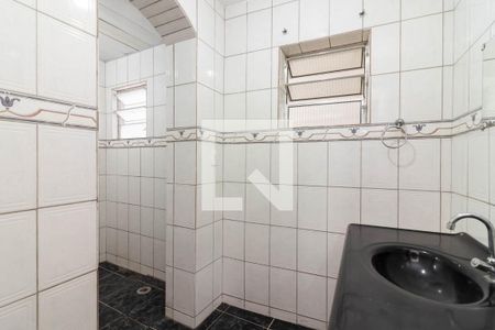 Banheiro 1 de casa para alugar com 2 quartos, 90m² em Vila Carbone, São Paulo