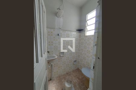 Banheiro dos Fundos de casa à venda com 3 quartos, 95m² em Vila Santo Estefano, São Paulo