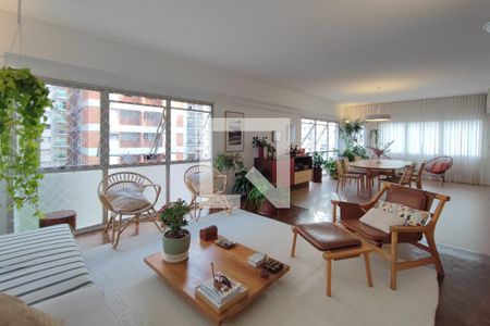 Sala de Estar de apartamento à venda com 3 quartos, 230m² em Cambuí, Campinas