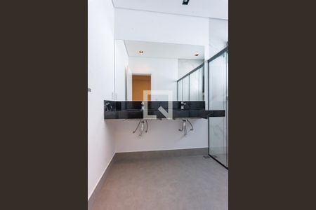 Banheiro da Suíte 1 de casa de condomínio para alugar com 5 quartos, 380m² em Swiss Park, Campinas