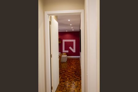 Corredor de apartamento à venda com 3 quartos, 101m² em Batel, Curitiba