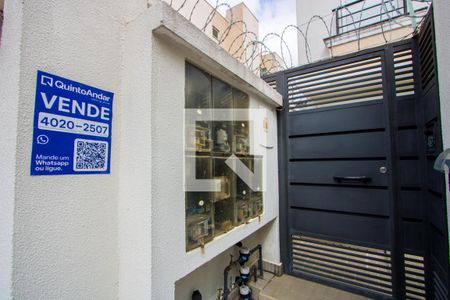 Plaquinha instalada na fachada de apartamento à venda com 3 quartos, 88m² em Vila Scarpelli, Santo André