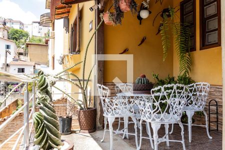 Entrada de casa à venda com 3 quartos, 190m² em Alto Caiçaras, Belo Horizonte