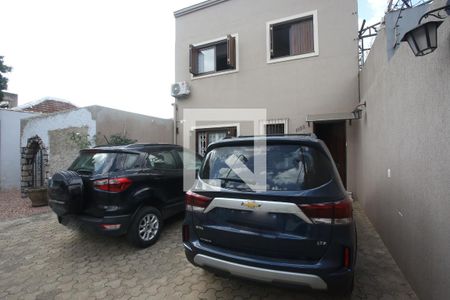 Garagem de casa à venda com 5 quartos, 270m² em Navegantes, Porto Alegre
