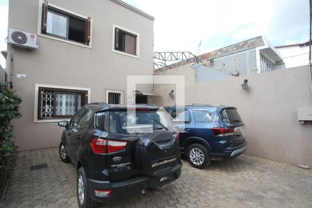Garagem de casa à venda com 5 quartos, 270m² em Navegantes, Porto Alegre