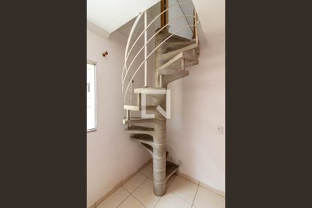 Sala de TV - Escada de casa à venda com 2 quartos, 150m² em Santana, São Paulo