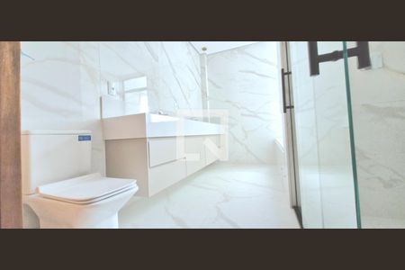 Banheiro da Suíte 1 de casa de condomínio à venda com 4 quartos, 384m² em Alphaville Vespasiano, Vespasiano