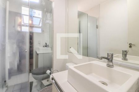 Banheiro de apartamento à venda com 2 quartos, 51m² em Rubem Berta, Porto Alegre