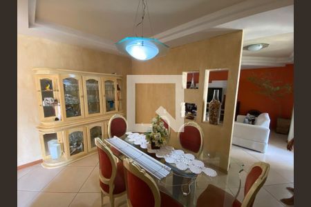 Casa à venda com 4 quartos, 361m² em Camboinhas, Niterói