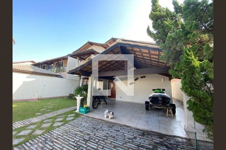 Casa à venda com 4 quartos, 361m² em Camboinhas, Niterói