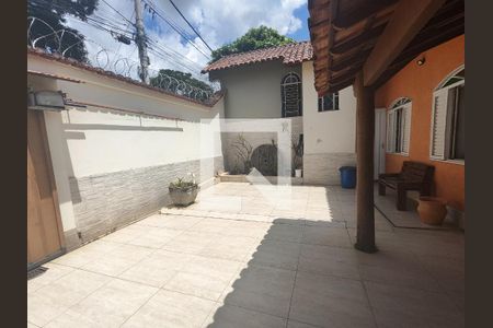 Garagem de casa à venda com 4 quartos, 393m² em Olinda, Contagem
