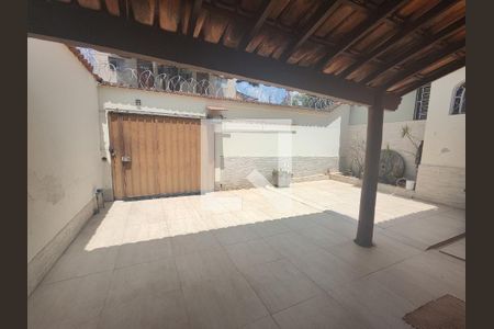 Garagem de casa à venda com 4 quartos, 393m² em Olinda, Contagem