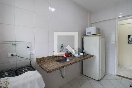 Cozinha de apartamento para alugar com 2 quartos, 60m² em Jardim Vitoria, Guarujá