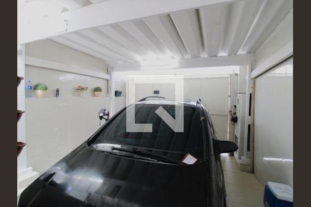 Garagem de casa à venda com 2 quartos, 140m² em Vila Nivi, São Paulo