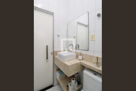 Banheiro de casa à venda com 2 quartos, 140m² em Vila Nivi, São Paulo