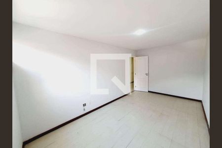 Casa à venda com 4 quartos, 160m² em Vargem Grande, Rio de Janeiro