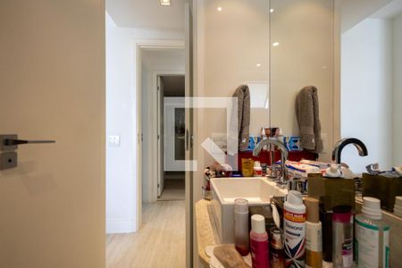 Banheiro da Suíte 1 de apartamento à venda com 2 quartos, 149m² em Tijuca, Rio de Janeiro