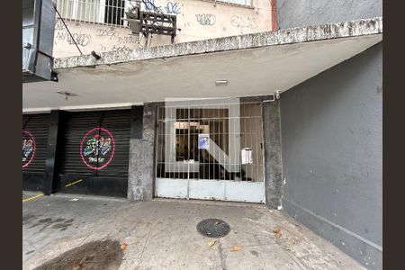 Fachada + plaquinha de apartamento para alugar com 2 quartos, 60m² em Méier, Rio de Janeiro