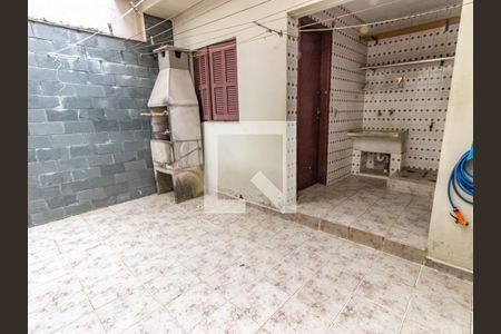 Área de Serviço e Quintal de casa para alugar com 2 quartos, 120m² em Vila Invernada, São Paulo