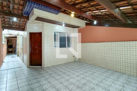 Garagem de casa para alugar com 2 quartos, 117m² em Guilhermina, Praia Grande