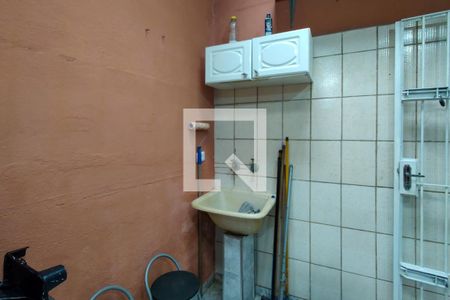 Corredor lateral de casa para alugar com 2 quartos, 117m² em Guilhermina, Praia Grande