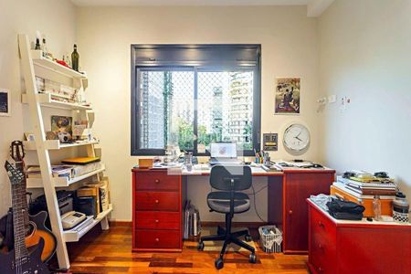 Apartamento à venda com 4 quartos, 220m² em Vila Nova Conceição, São Paulo