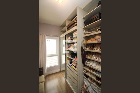 Closet de casa à venda com 3 quartos, 180m² em Hípica, Porto Alegre