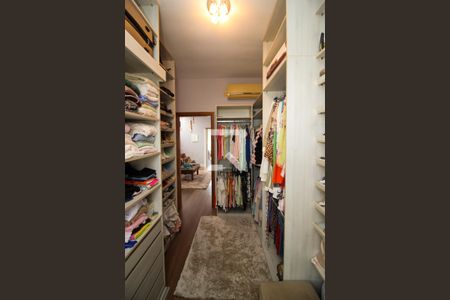 Closet de casa à venda com 3 quartos, 180m² em Hípica, Porto Alegre