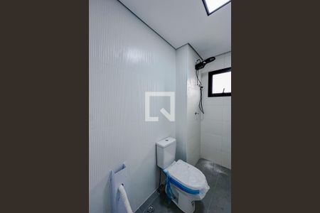 Banheiro de kitnet/studio para alugar com 1 quarto, 33m² em Cambuci, São Paulo