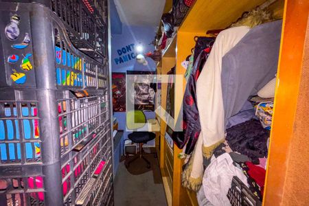 Closet de casa para alugar com 3 quartos, 190m² em Pinheiros, São Paulo